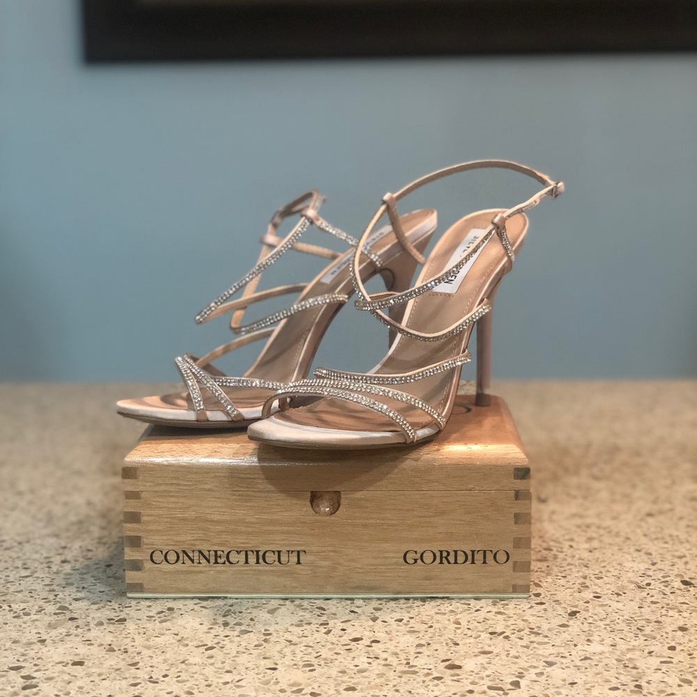 Steve Madden 4” heel Sandles.